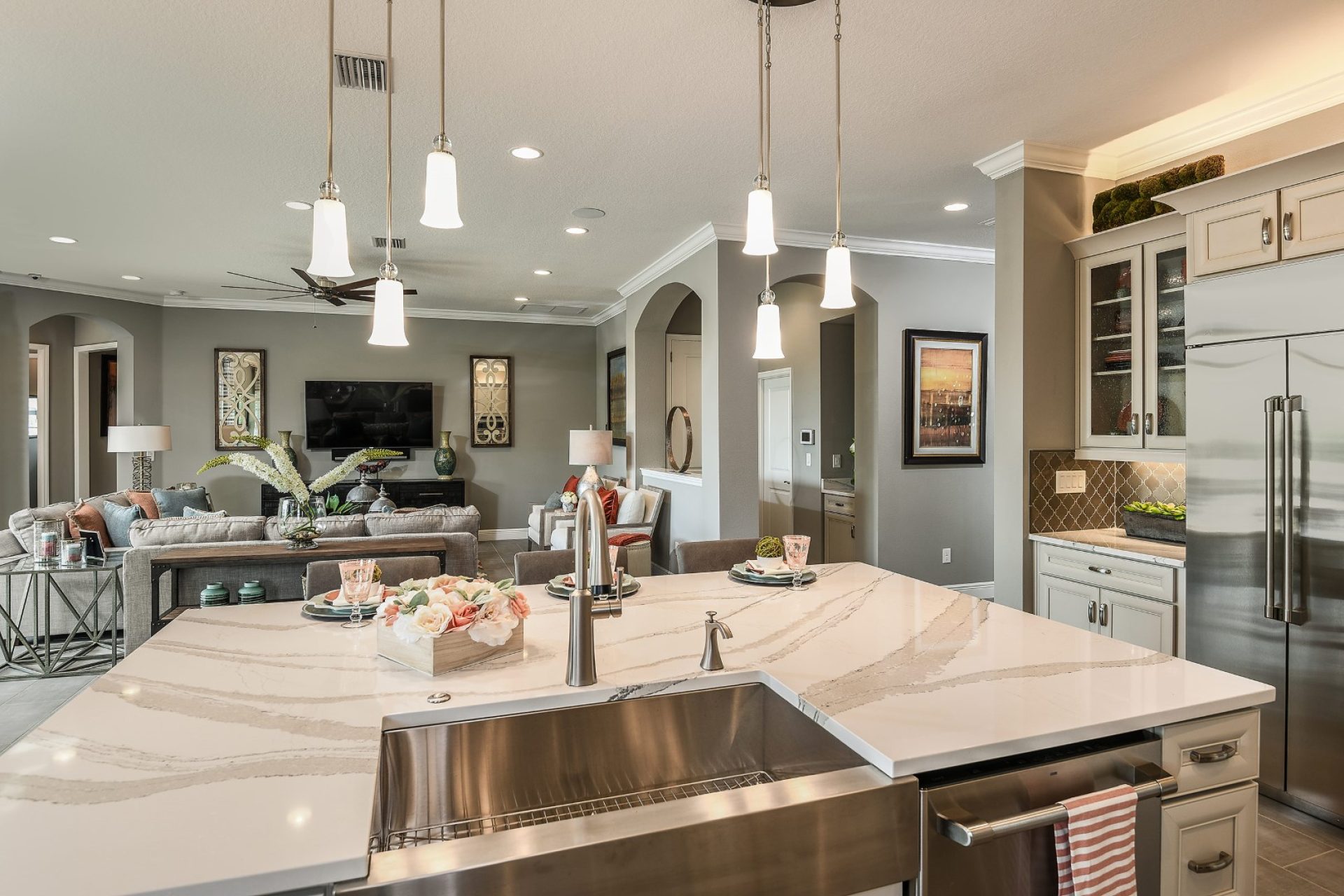 Madeira III at LR - kitchen island