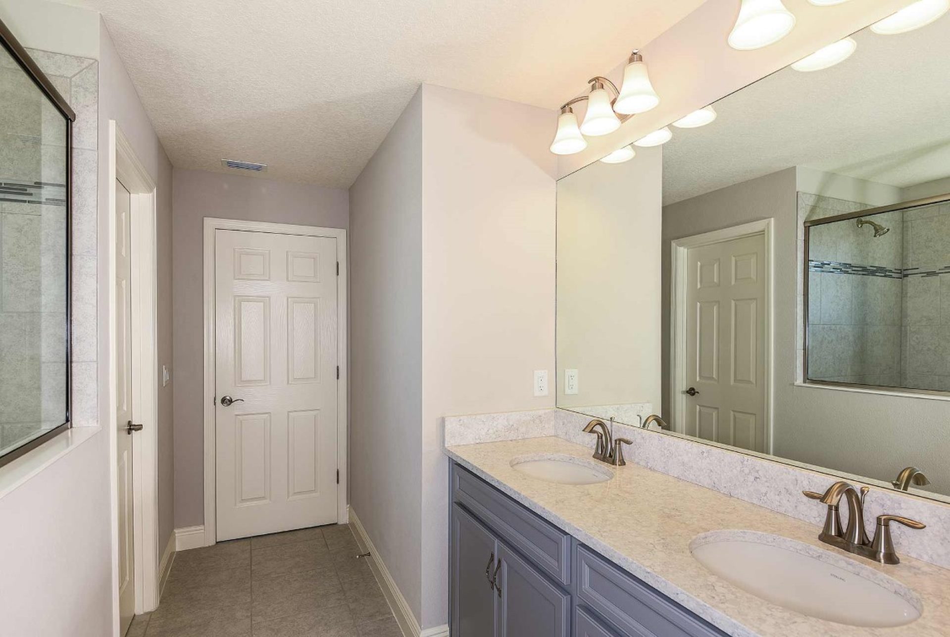 Kingfisher   |   Owner's Bath