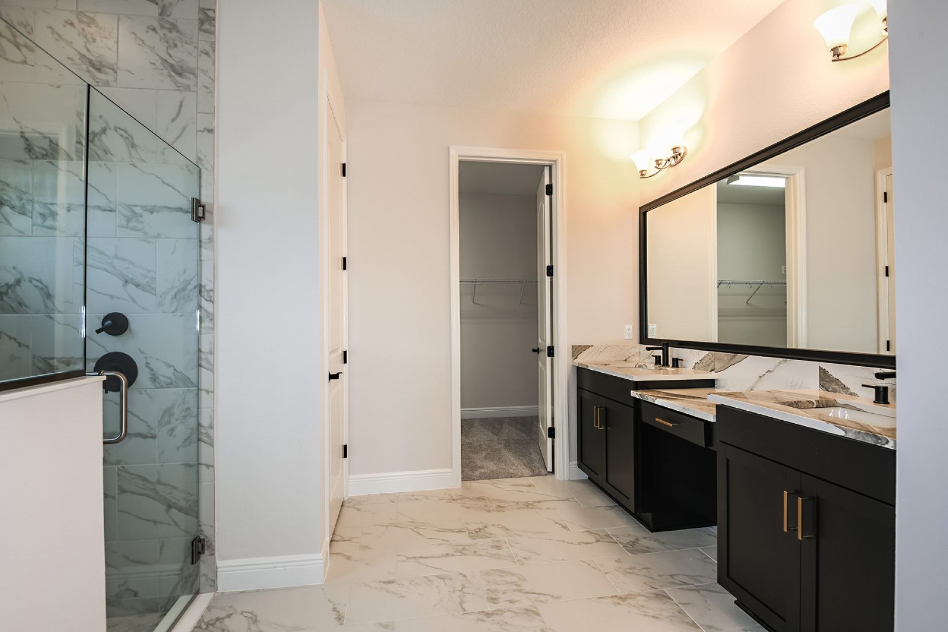 Hyde Park III   |   Owner's Bath