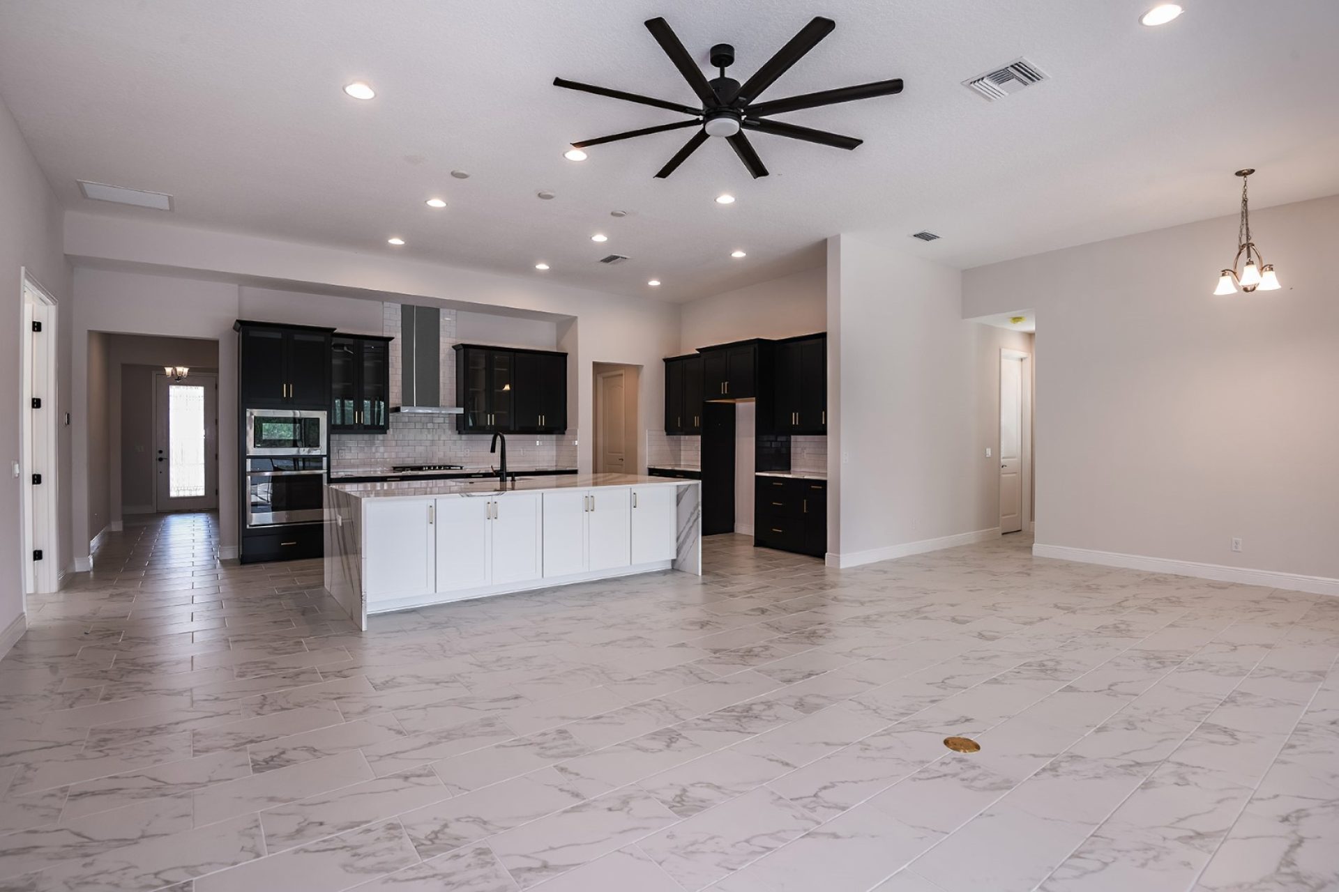 Hyde Park III   |   Gourmet Kitchen & Grand Room